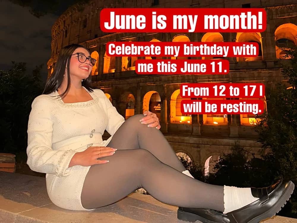 Girl get into naughty sexting on adult cams, teasing audience with flirtatious messages zui_lu
