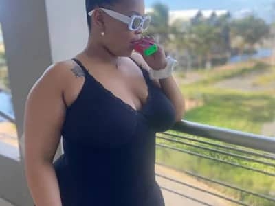 Couple enjoy tasteful BBW blowjob cam sessions together as Thick_Ass_Barbiie explores mutual desire