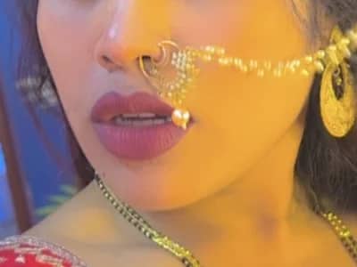 Couple's climactic finish: cumshot V-Hot-Sweti painting each other with semen.