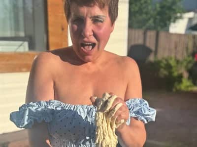 Join girl bettybutter_'s room for some Watch big tits grannies cam shows fun