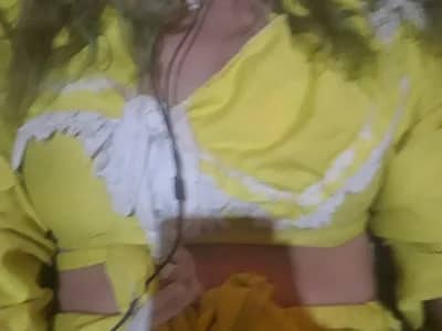 Redhead milf cam girl redheads milfs KeylacabreraC entices with fiery locks