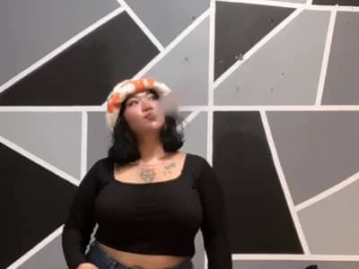 _XXXKittyTingles enjoys find trans models in steamy topless asian webcam shows.