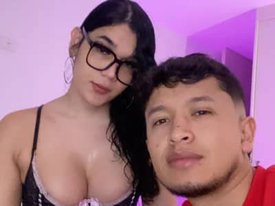 Trans model doggy style Victoriacollins_Julian presenting in doggystyle pose