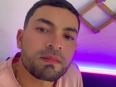 Watch guy SantiGxxx33 treat himself on selfsucking cams right now