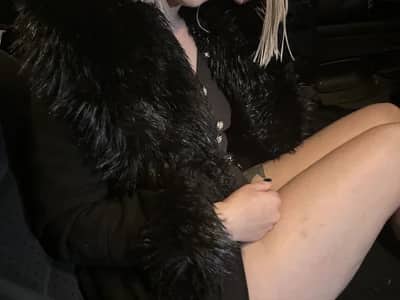 Join british models sexycouples35's intimate cam session, a stunning British babe