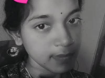 Join telugu cam girl vanithaa_telugu as she shows off intricate mehendi designs live