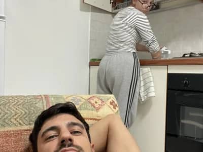 Guy 'gamers milano01' playing Fortnite on gamer cam