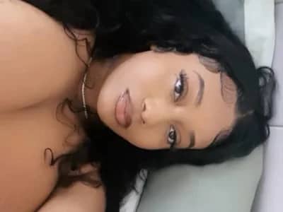 Join girl MZZZWETWET's HD cam show for stunning detail
