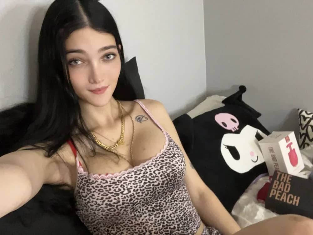 Akira-Rabbit enjoys trans models get into naughty sexting sessions live on cam.