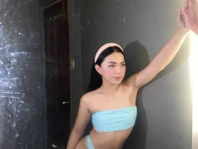 Trans model in intense gang bang on cam XyneeHarte