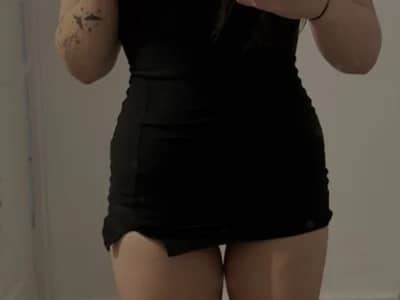Join british models ScarStarX's intimate cam session, a stunning British babe