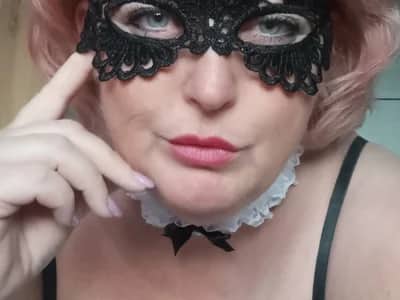 Couple can enjoy intimate webcam chats with luscious BBW redheads. MissSilken
