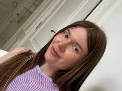 Mtf observe trans models show off her transformations in empowering cam sessions with stassie_mil.