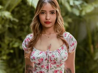 Witness sensual Latin cam girl isabellestorm salsa dance to fiery rhythms