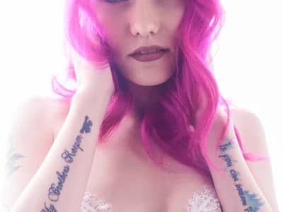 Go live for an intimate sex chat with your favorite model ClaraStylezZ