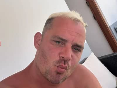 Meet attractive German guy 'GoldKarat' on webcam.