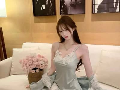 Find Asian teens: couple duoduo-18 & her beau in intimate cam