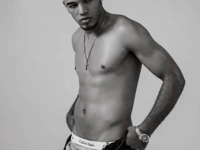 Watch guy friends_str8 treat himself on selfsucking cams right now