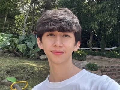 Join slim guy jacob_and_sam flaunt skinny physique live cam