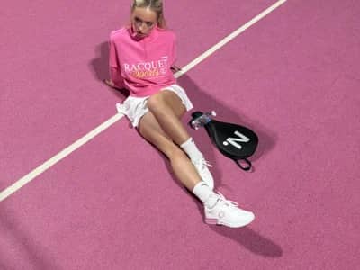 Meet new blond cam girl: new blondes PollyLolly ready to chat, darling.