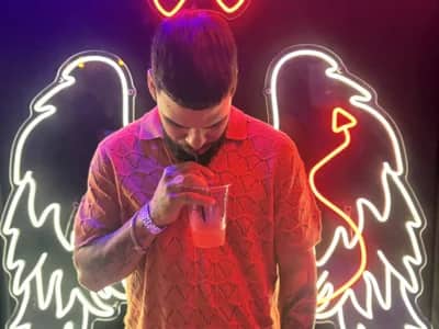 saikoking9inc enjoys american guys find solace in private webcam chats.