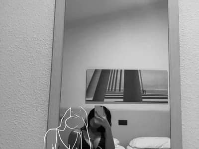 Arabic beauty girl romantic arab Sexydollll engages in intimate heart-to-heart chat