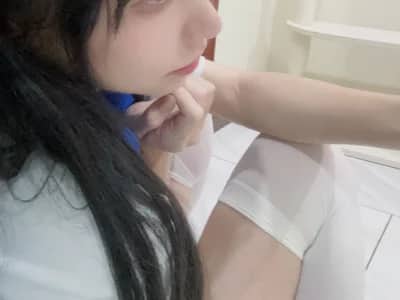 Join pinnnnnk for a nude chat with talented anime girl.
