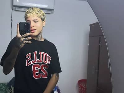 Witness new trans models making her cam debuts with Alecruzz's first time on webcam.