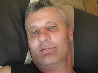 Find handsome slovakian guy 'Rades55555' ready for friendly chats.