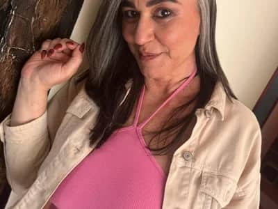 Join Venezuelan mature couple katy_randy1 in intimate cam session.