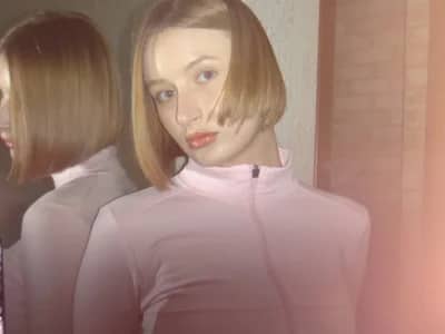 Join girl ukrainian blondes DeliciaBagnoli as she explores intimate chats in her Ukrainian blonde webcam debut.