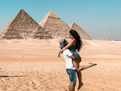 Join topless milf & girl topless milfs Suzy-Ihab's intimate cam bonding