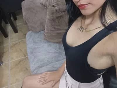 Join Mistyc_star, a stunning Venezuelan cam girl displaying her exotic appeal.