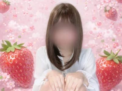 Chat with the beautiful model ichigonoiichan on our sex cams today