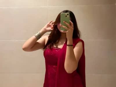 Join girl thyAnvi_ as she proudly displays her tattoos on webcam.