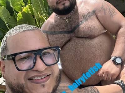 Bald guy balds Bearspigdirty broadcasting live, join his stream now!