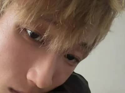 Join guy bears AOA-SKY as he meets a rugged bear live