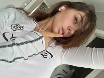 Anna_Six