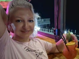 Anesteishen enjoys watch girls gush and squirt in steamy cam shows.