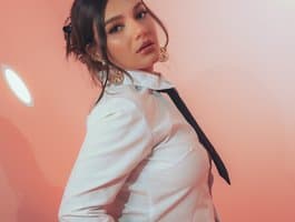Meet busty babe, big tits MorganHicks: VoluptuousVixen, as she strips down in her exclusive private show.