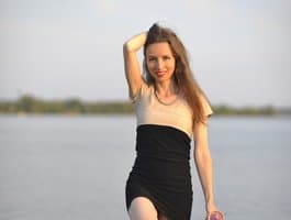 Join GLAMYR252 for watch girls perform skilled blowjobs on adult cams.
