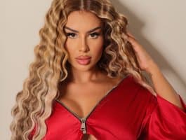 Get into a flirting session with fun cam girl EvaZane