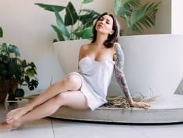 Model 's erotic nude chat, join the fun shiny-lily