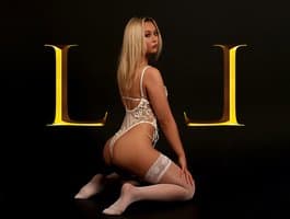 Submissive girl live: bdsm LeenyLipss submits to the lash on cam