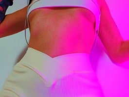 Private fingering shows: girl Marussiaa puts on a solo show