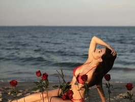 Girl flirting Opskira's coy banter lights up this playful cam show