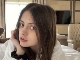 Engage with BDSM babe girl SilverSaya in her tempting nude chat.