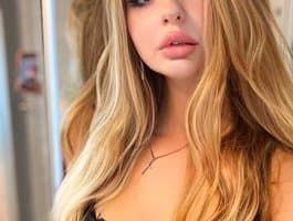 Join brunette Czech model's live webcam chat now MiMirami