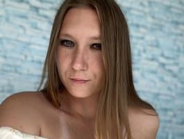 Meet busty babe, big tits She-is-my-sin: VoluptuousVixen, as she strips down in her exclusive private show.