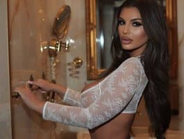 Check out JessyKisss, a sexy model with luscious black hair who's here for you.